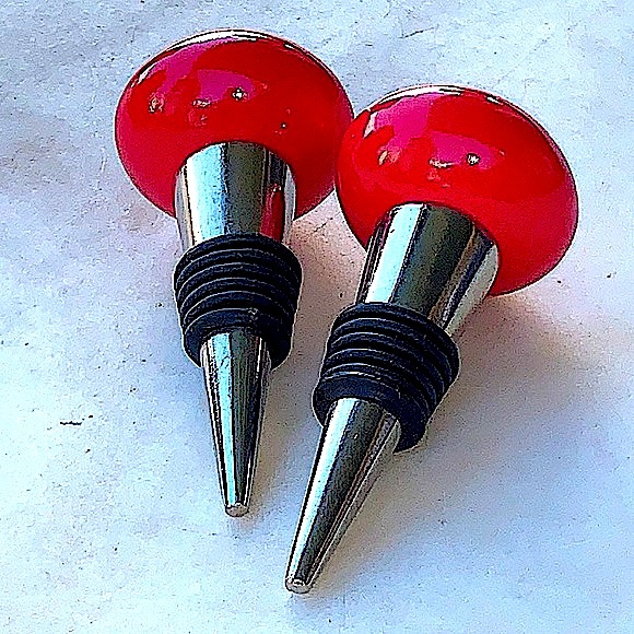 CASA DECOR BOTTLE STOPPERS SET RED SILVER & BRASS METAL - Picture 3 of 8